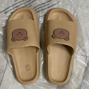 NWOT Women’s Slides